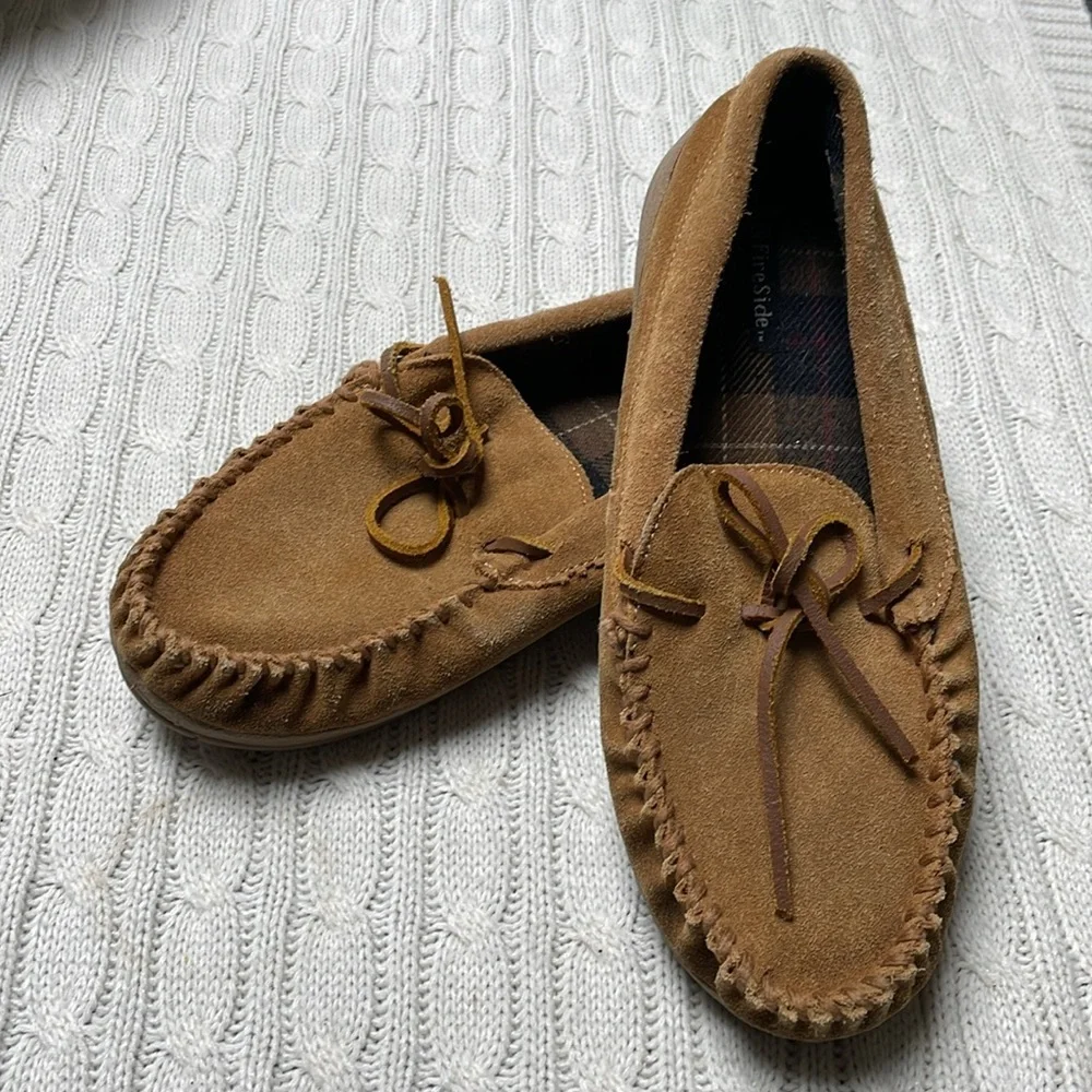 Men’s fireside sz 10 suede slippers. Rubber sole. Flannel plaid insole lining